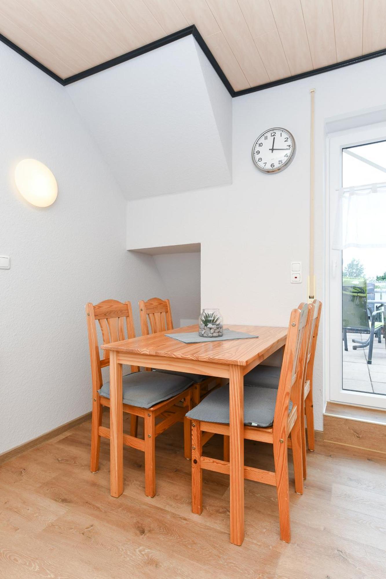 Ferienwohnungen Im Haus Flinthoern Neuharlingersiel Exterior foto